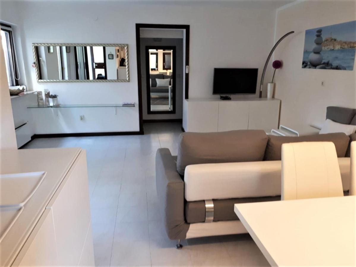Apartmen Relax 200 M T Beach Rovinj Exterior foto